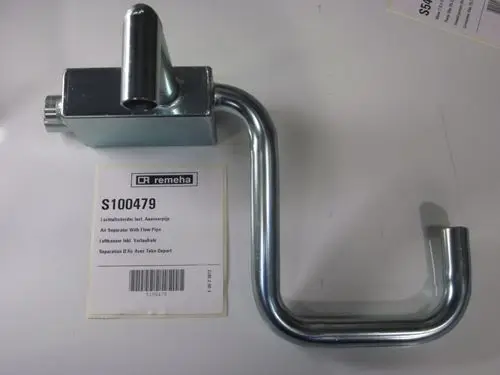 Luftabscheider mit Anschlussrohr von Remeha, in metallischer Ausführung, für die Installation in Heizsystemen.